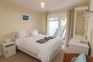 3 quartos, individualmente decorados, individualmente mobiliados