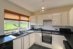 冰箱、洗碗机、电热水壶、烤面包机