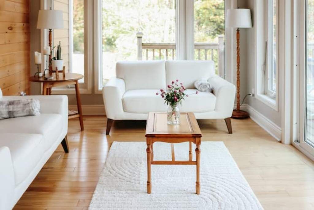 TV connectée, cheminée, table de tennis de table