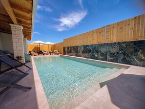 Piscine extérieure, piscine chauffée