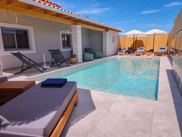 Piscine extérieure, piscine chauffée