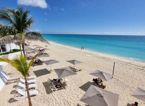 On the beach - Oceanfront Studio Magnificent Views (Cancun)