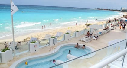 Oceanfront Studio Magnificent Views