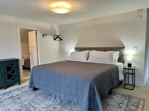 4 bedrooms, desk, iron/ironing board, travel cot