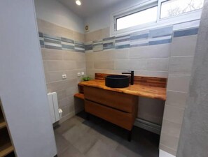 Asciugamani, sapone, carta igienica