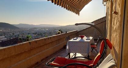 Appartement Avec une Grande Terrasse et une vue sur la Montagne à Nyons