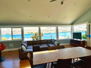 Appartement Panoramique, salle de bains privée (Water Street Retreat) | Bar lounge