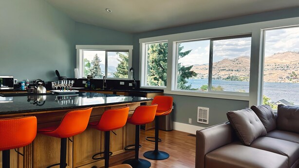 Panoramic Apartment, Private Bathroom (Water Street Retreat) | Property grounds - Water Street Retreat (Chelan)