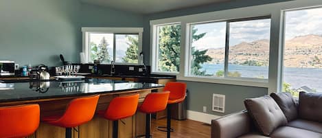 Appartement Panoramique, salle de bains privée (Water Street Retreat) | Enceinte de l’hébergement