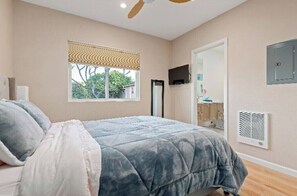 1 bedroom, iron/ironing board, WiFi, bed sheets - newly renovated one bedroom apartment
(Goleta)