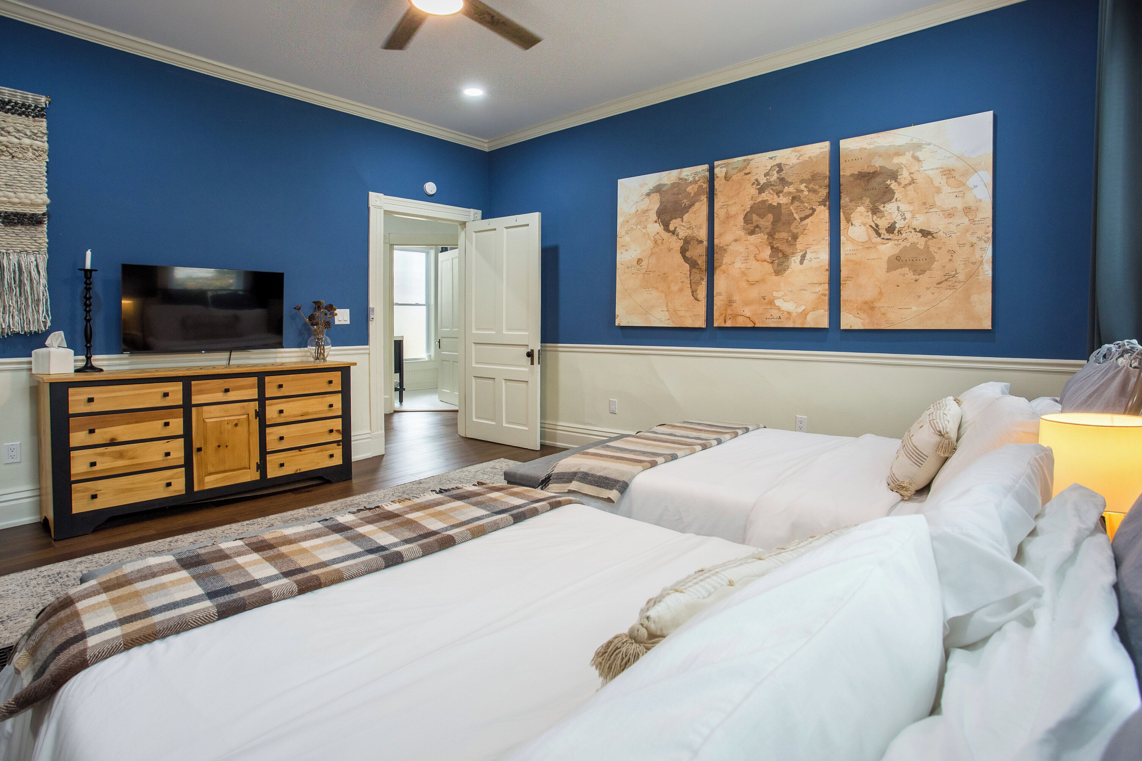 2 bedrooms, desk, iron/ironing board, WiFi (free)