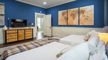 2 bedrooms, desk, iron/ironing board, WiFi (free)
