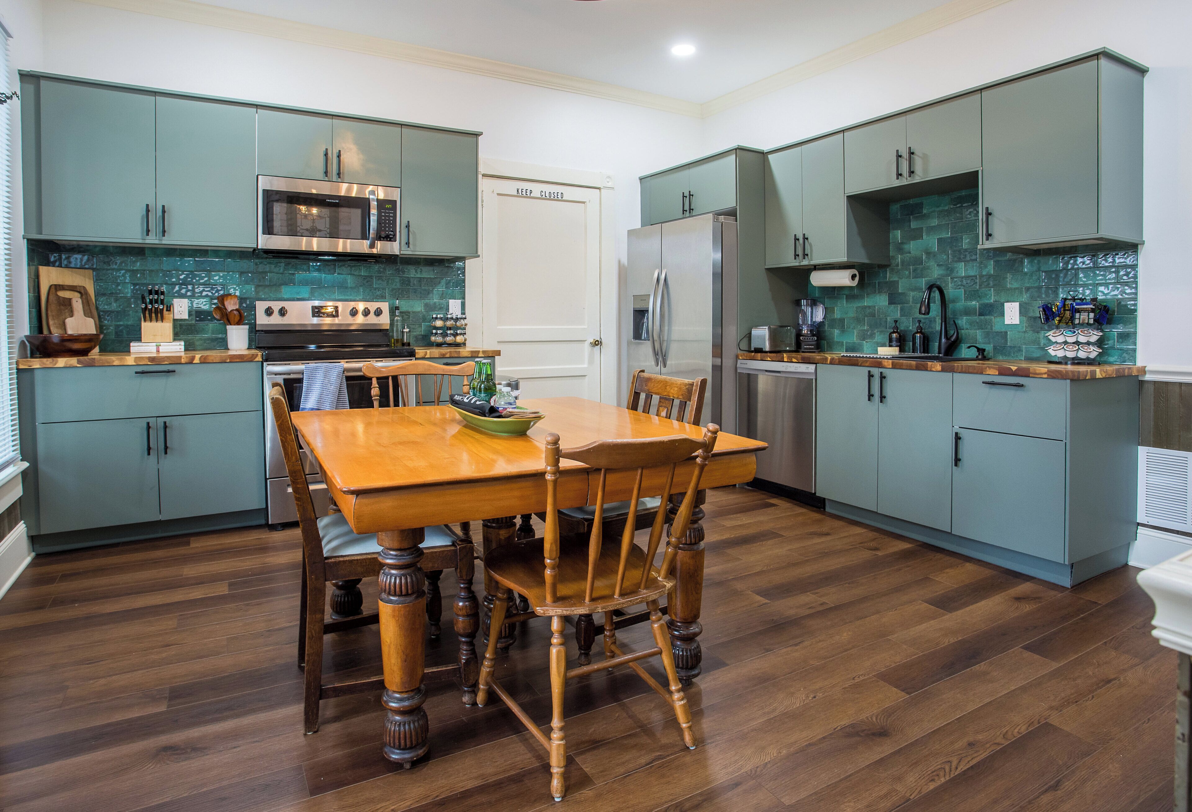 Coffee/tea maker, fridge, microwave, oven