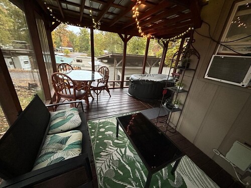 Lakeside Retreat with Private Hot Soaker Tub!