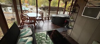 Lakeside Retreat with Private Hot Soaker Tub!