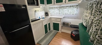 Lake Daze Cozy Camper in Dandridge TN on Lake Douglas. Close to Attractions!