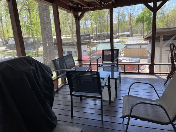 Outdoor dining - Lake Daze Cozy Camper in Dandridge TN on Lake Douglas. Close to Attractions! (Dandridge)