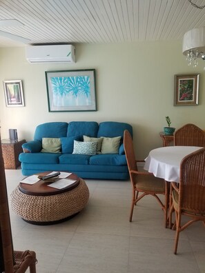 Romantic Apartment | In-room dining