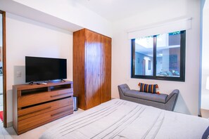 Guest bedroom with queen size bed, smart TV, air conditioning and black out shades - Rooftop Views + Gym + Parking | 2BR in Versalles (Puerto Vallarta)