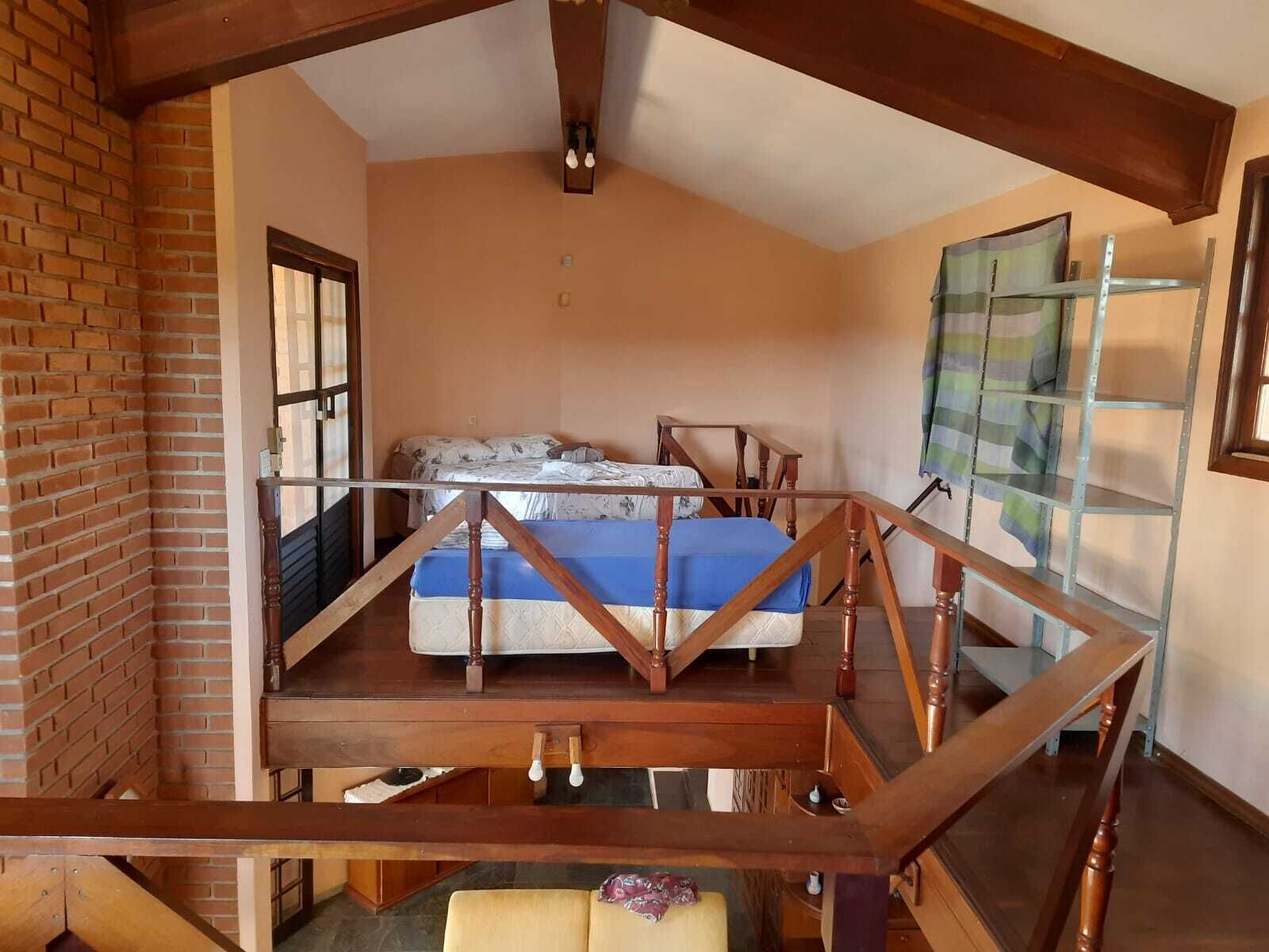 6 bedrooms, desk, iron/ironing board, travel crib