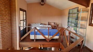 6 bedrooms, desk, iron/ironing board, travel crib