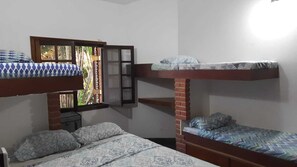 6 bedrooms, desk, iron/ironing board, travel cot