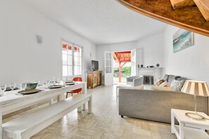 TV, fireplace - House for 10 - garden - 600 m from the beach (Andernos-les-Bains)