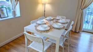 Dining - Charming 2-bed Apartment in Ipswich (Ipswich)