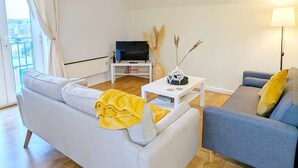 Living area - Charming 2-bed Apartment in Ipswich (Ipswich)