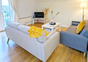 Living area - Charming 2-bed Apartment in Ipswich (Ipswich)