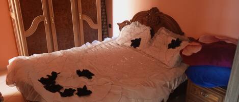 2 bedrooms, bed sheets