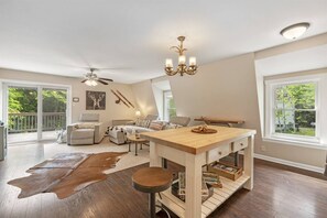 Smart TV, chimenea, reproductor de DVD