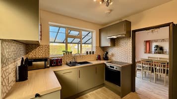 Family House | Private kitchen | Full-sized fridge, microwave, oven, dishwasher