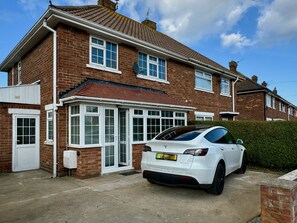 Front of property - Sandringham House Serene Escape Cottage (Cleethorpes)