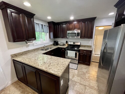 Cozy 3-bedroom house in Saybrook on the Lake 4.2 m. To GOTL, 10 m. Spire