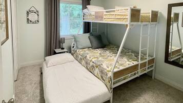 3 slaapkamers, een strijkplank/strijkijzer, wifi, beddengoed