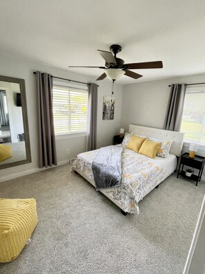 3 habitaciones, tabla de planchar con plancha, wifi y ropa de cama 