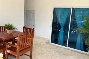 Outdoor dining - La Casita del Patio, Las Galeras, Samana (Las Galeras)