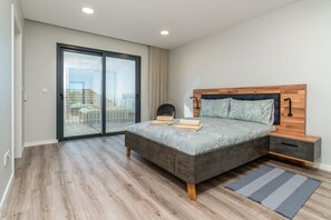 3 室のベッドルーム、アイロン / アイロン台、WiFi、ベッドシーツ