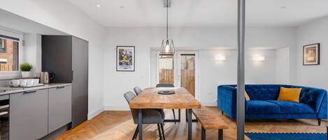 Luxury Apartment, 3 Bedrooms, Patio | Living area