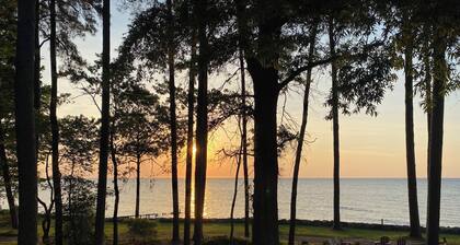 3-bedroom water-front cottage on 2 1/2 secluded acres near Reedville,VA