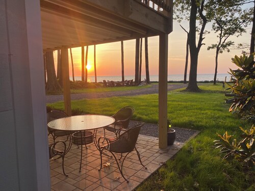 3-bedroom water-front cottage on 2 1/2 secluded acres near Reedville,VA