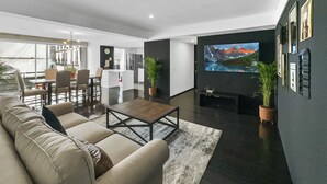 A modern living room with a sofa, coffee table, and a flat-screen TV mounted on the wall. - 113-B201 Luxury 3br/2.5 baths in Condesa (Mexico City)