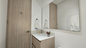Family Apartment | Bathroom - Apartaestudio en Salguero Suites (Santa Marta)