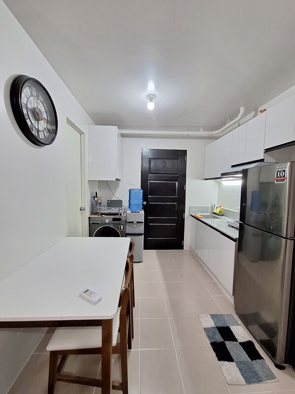 Comfort Studio, 1 Double Bed, Non Smoking, Kitchen | Private kitchen | Full-size fridge, rice cooker, cookware/dishes/utensils