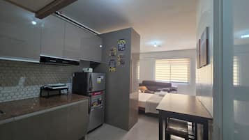 Full-sized fridge, rice cooker, cookware/dishes/utensils