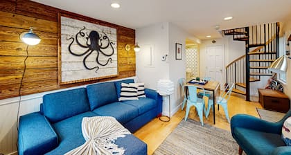 Updated condo with ocean view, viewing deck, & private W/D