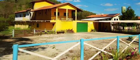 Fachada da propriedade