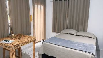 Premium Suite | Hypo-allergenic bedding, desk, laptop workspace, free WiFi