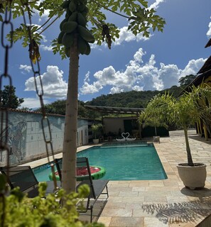 Outdoor pool - Pousada Sunflower (Pirenópolis)